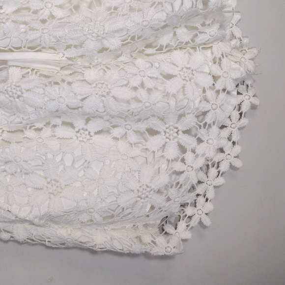 NWT Abercrombie and Fitch floral white shorts size large - Picture 2 of 15